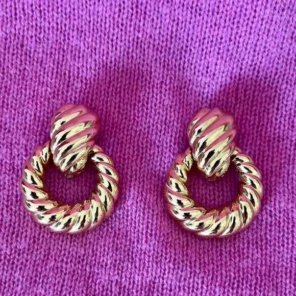 Ciner Vintage Door Knocker Clip on Earrings - Picture 12 of 12